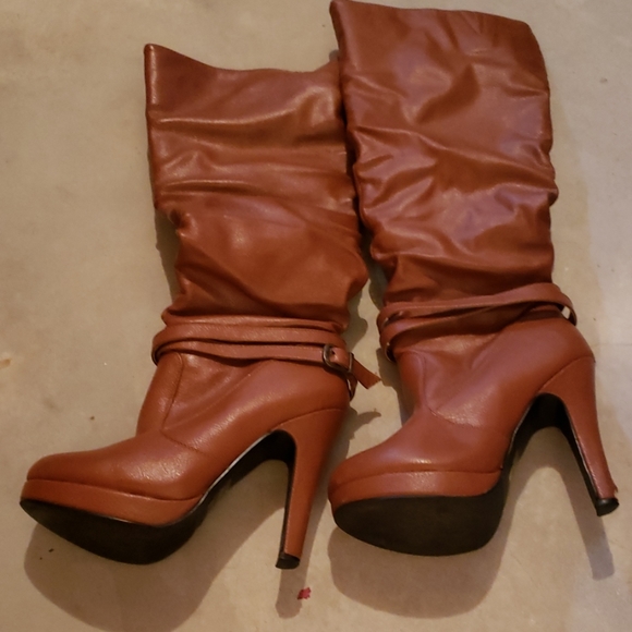 Shoes - Picture 3 of 4